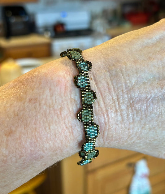 Green honeycomb band